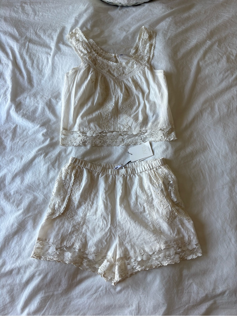 Zara embroidered lace set - Picture 2 of 6